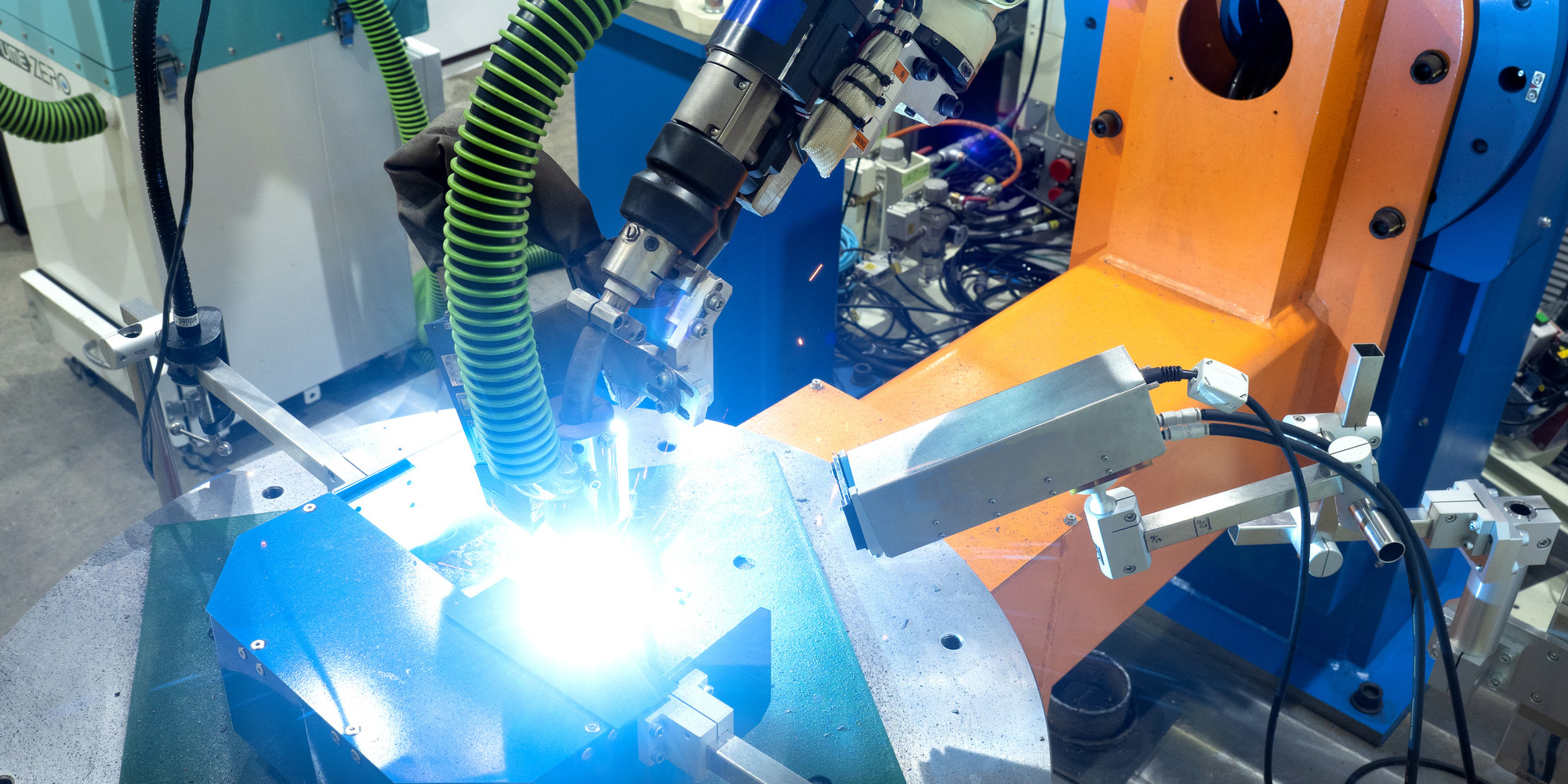 創造力と技術力で溶接業界の発展を目指す